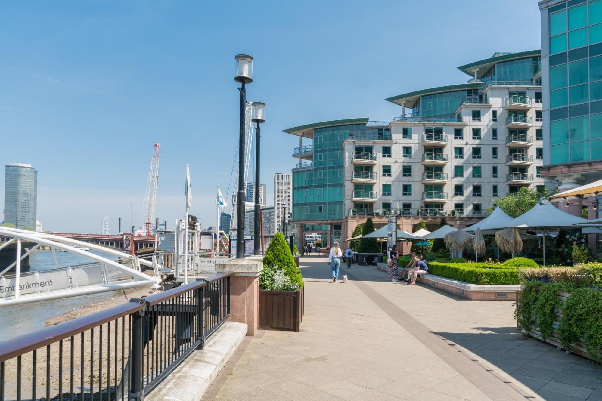 Vauxhall Luxury Manhattan London Exterior photo